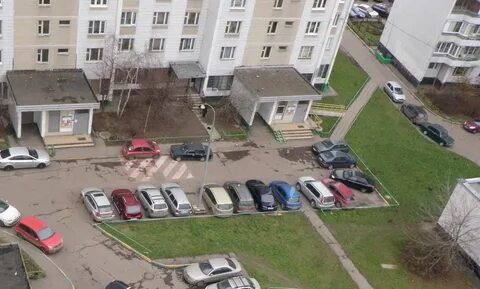 Неправильная парковка во дворе куда