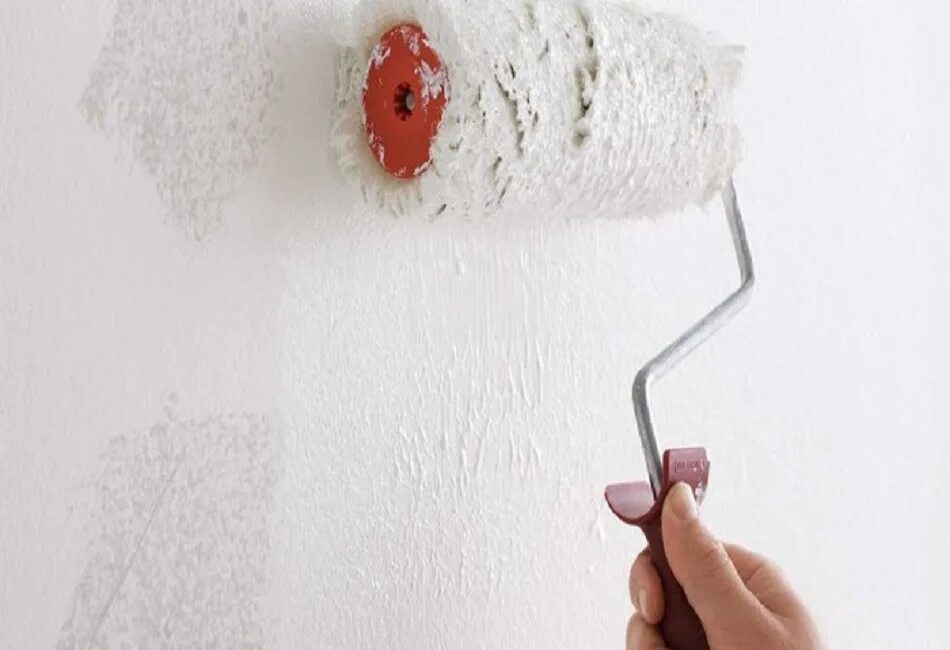 Как наносить эмульсию. Водоэмульсионная краска для стен. Стены покрашены водоэмульсионной краской. Валик с белой краской. Краска для стен моющаяся.