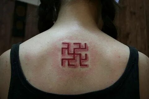Просто татуировки или нацистская символика?
