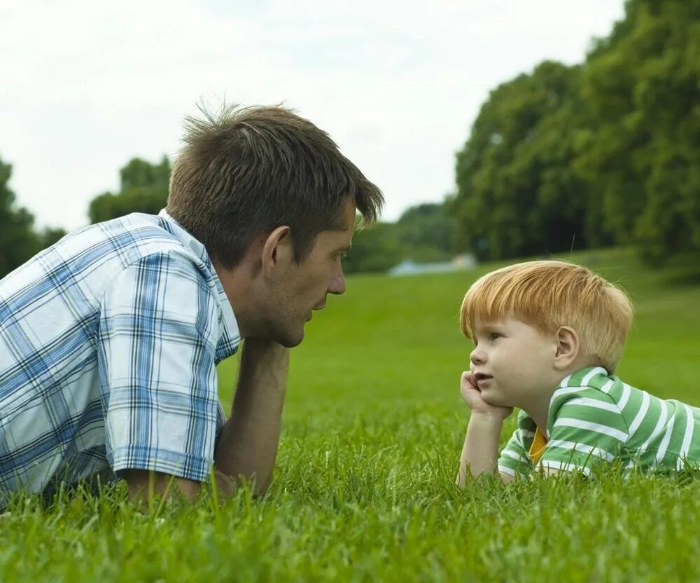 Когда в глазах пример отца. Общение детей. Родители и дети. Разговор с ребенком. Общение родителей с детьми.