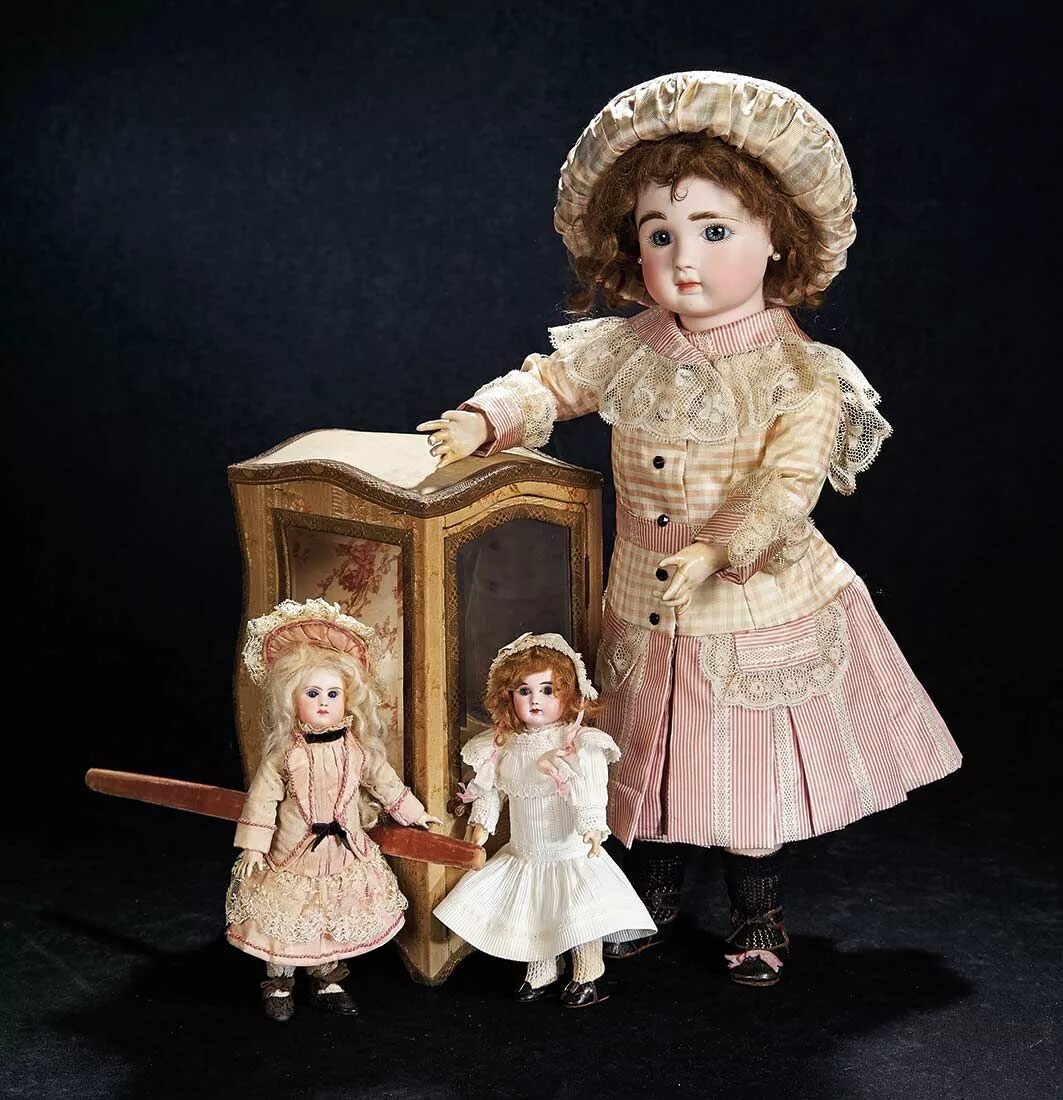 Кукла фарфоровая. Антикварные фарфоровые куклы. Винтажные куклы. Красивые старинные куклы. First doll