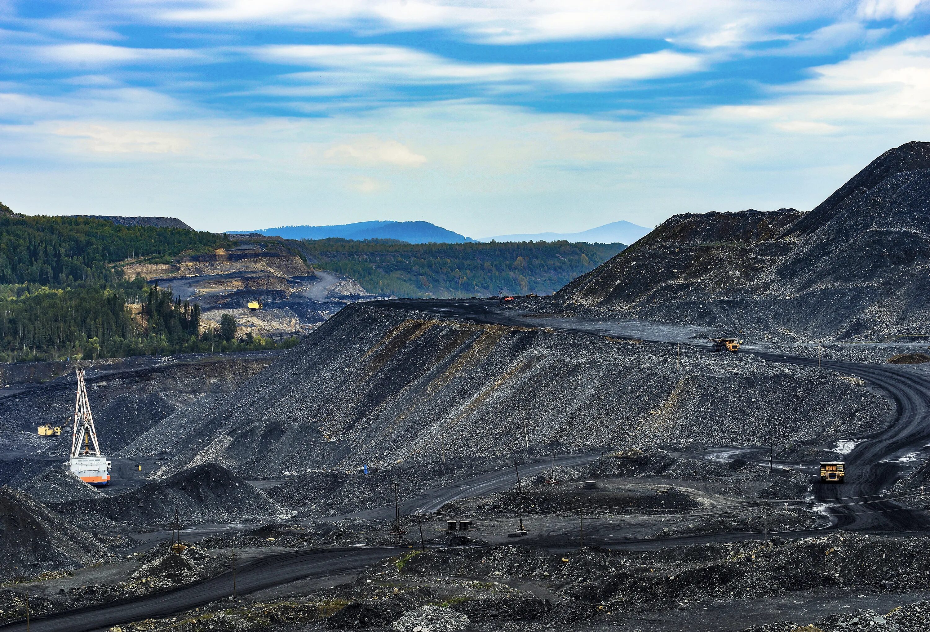 угольный разрез якутия якутуголь. эльгауголь поселок. шагающий экскаватор. мечел уголь. московский коксогазовый завод видное.