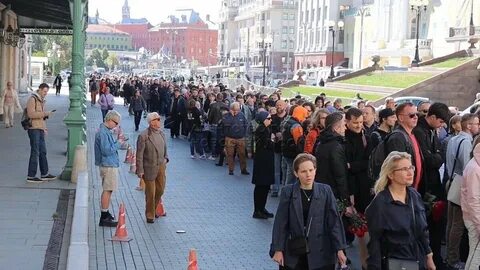 Приходить народ