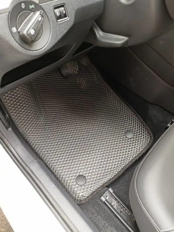 Джетта 2003 крепления ковриков. Коврики jetta vs5. 1 коврики салона. Коврики фольксваген джетта 6 оригинал. Коврики jetta vs5.