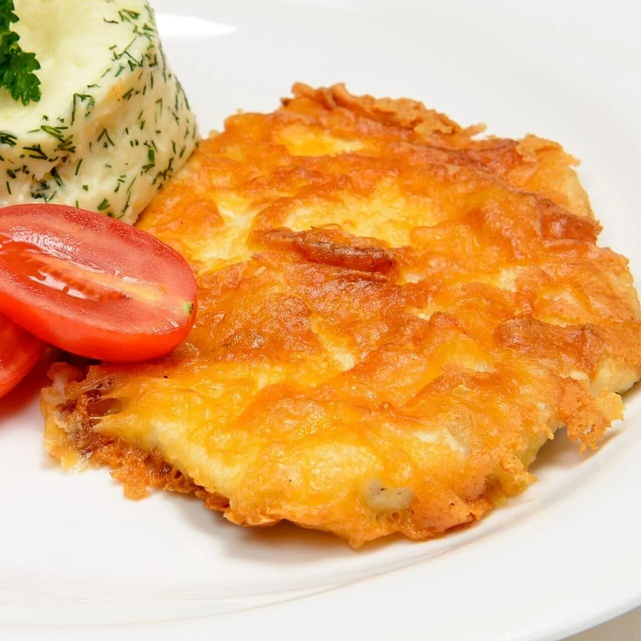 Куриное филе в сырной. Куриная грудка в сырной корочке. куриное филе в сырной корочке. свинина в сырной корочке. отбивные из куриного филе.