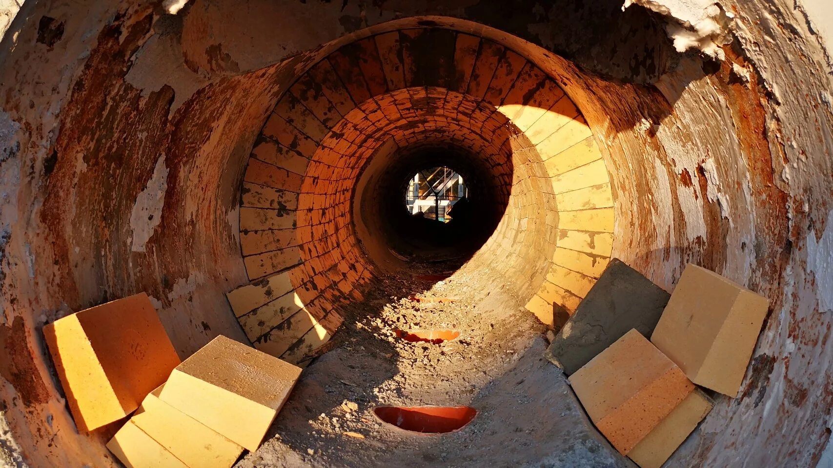 Футеровка цемзавод. Футеровка полипропиленом. Огнеупорная футеровка дуговой печи. Футеровка печи из мкрв 200. Футеровочная плита.