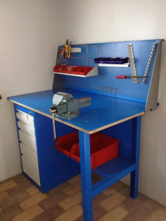 Верстак столярный с коробом вст-2к. 000 1200x700 мм. Стоит верстак. Стоит верстак. 6 1900*700.