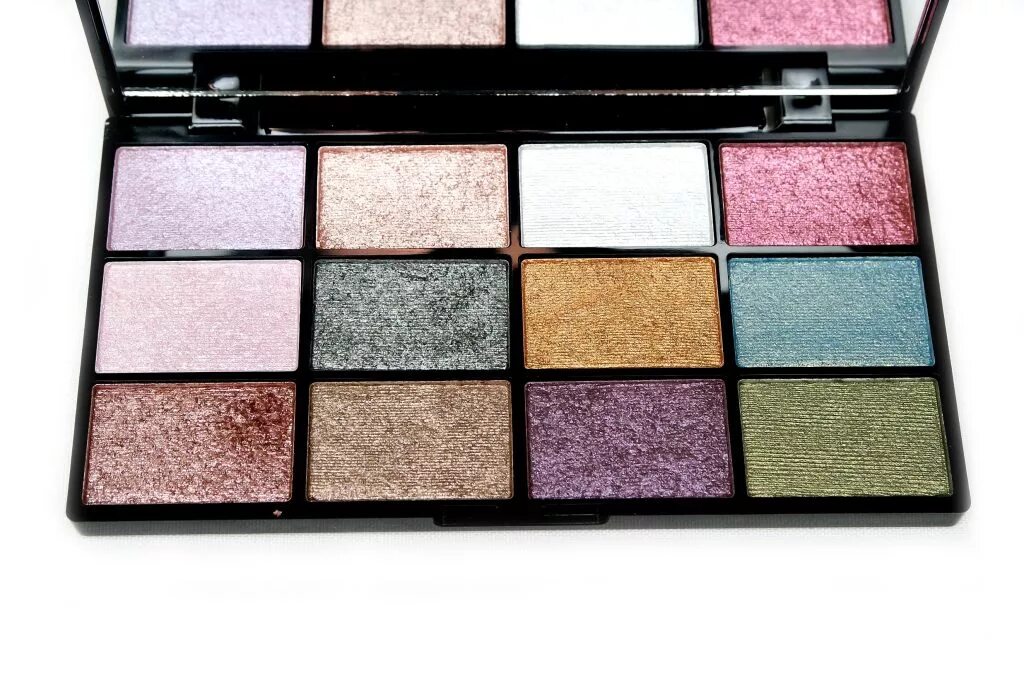 Никс модели. Палетка теней moon. Being in your element. Finding your element by ken robinson. Никс косметика реклама.