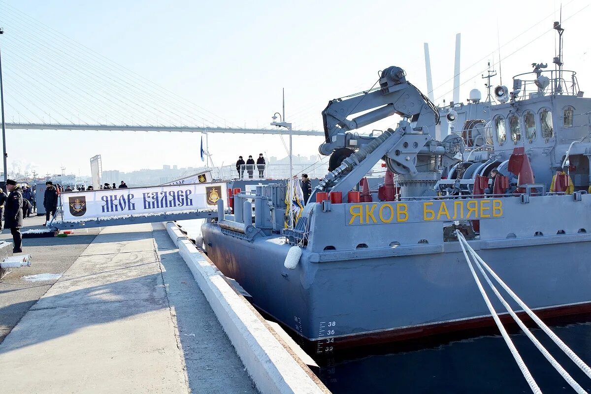 Капитан корабля речного флота. Адмирал касатонов корабль. Столкновение кораблей. Прием корабль. Авианосец крейсер адмирал кузнецов.