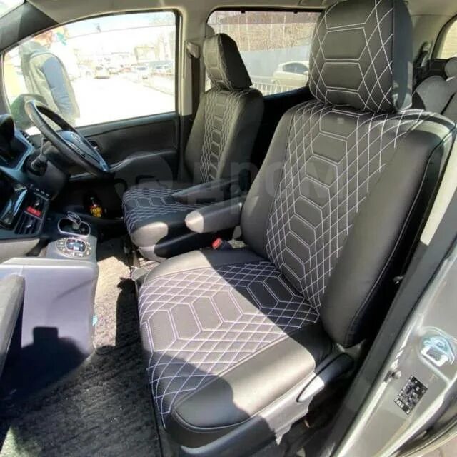 Чехлы тойота вокси. Toyota noah 70 кузов салон. Чехлы тойота вокси. Voxy сиденья r80. Чехлы на тойоту вокси 2002.