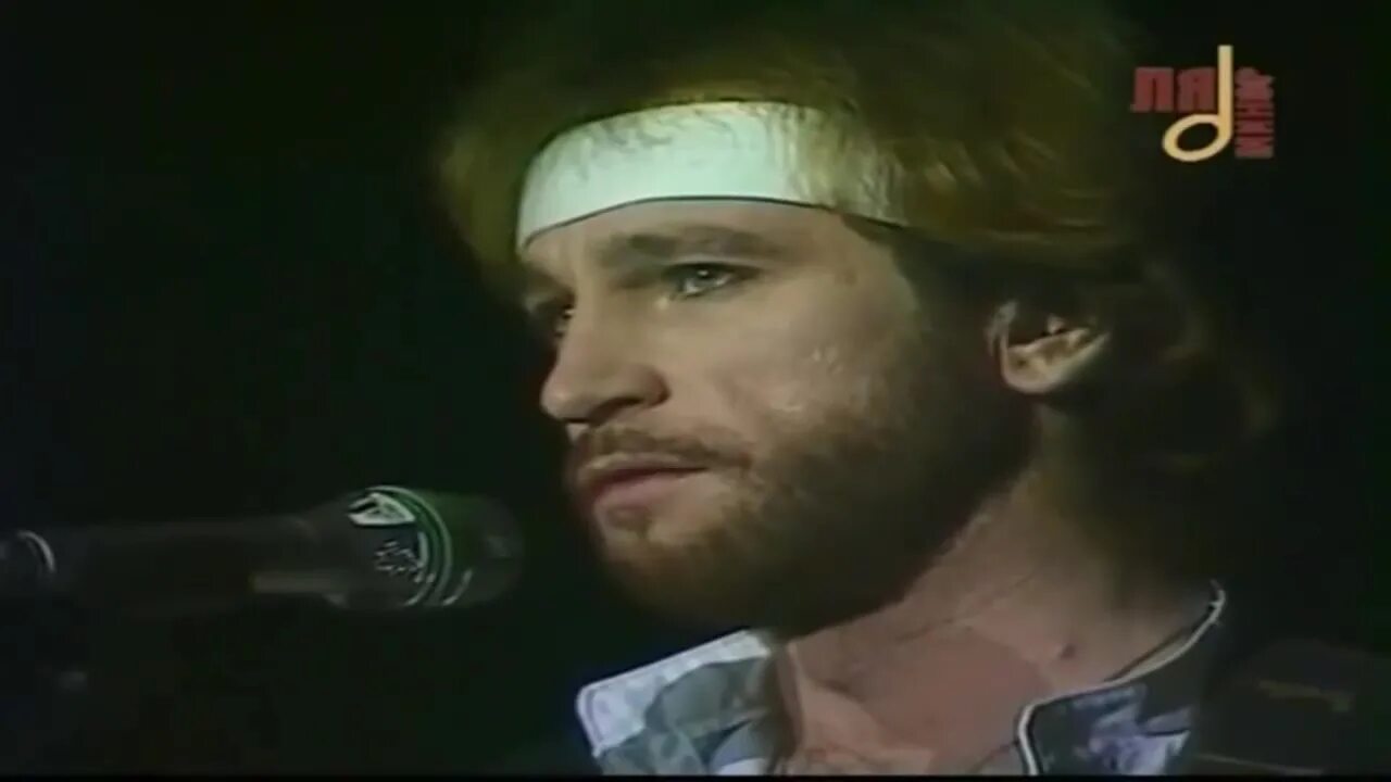 Тальков поэты не рождаются. Стих рыбак ахматова. Поэты не рождаются случайно они летят на землю с высоты. Тальков поэты не рождаются случайно слушать. Поэты не рождаются случайно.