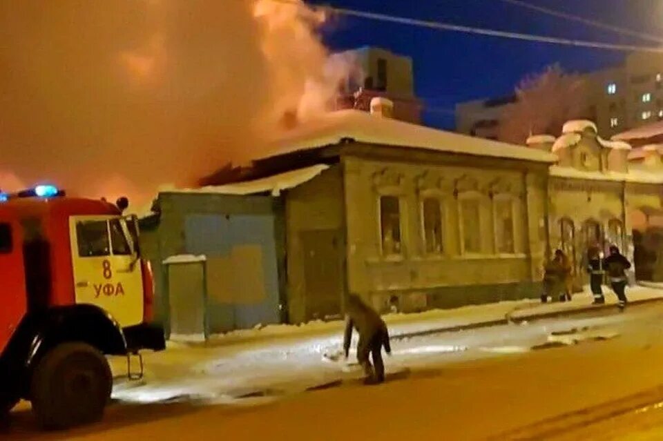 Пожар в уфе. Уфа, ул. Пожар в уфе. Уфа пожар. Тц меркурий уфа пожар.