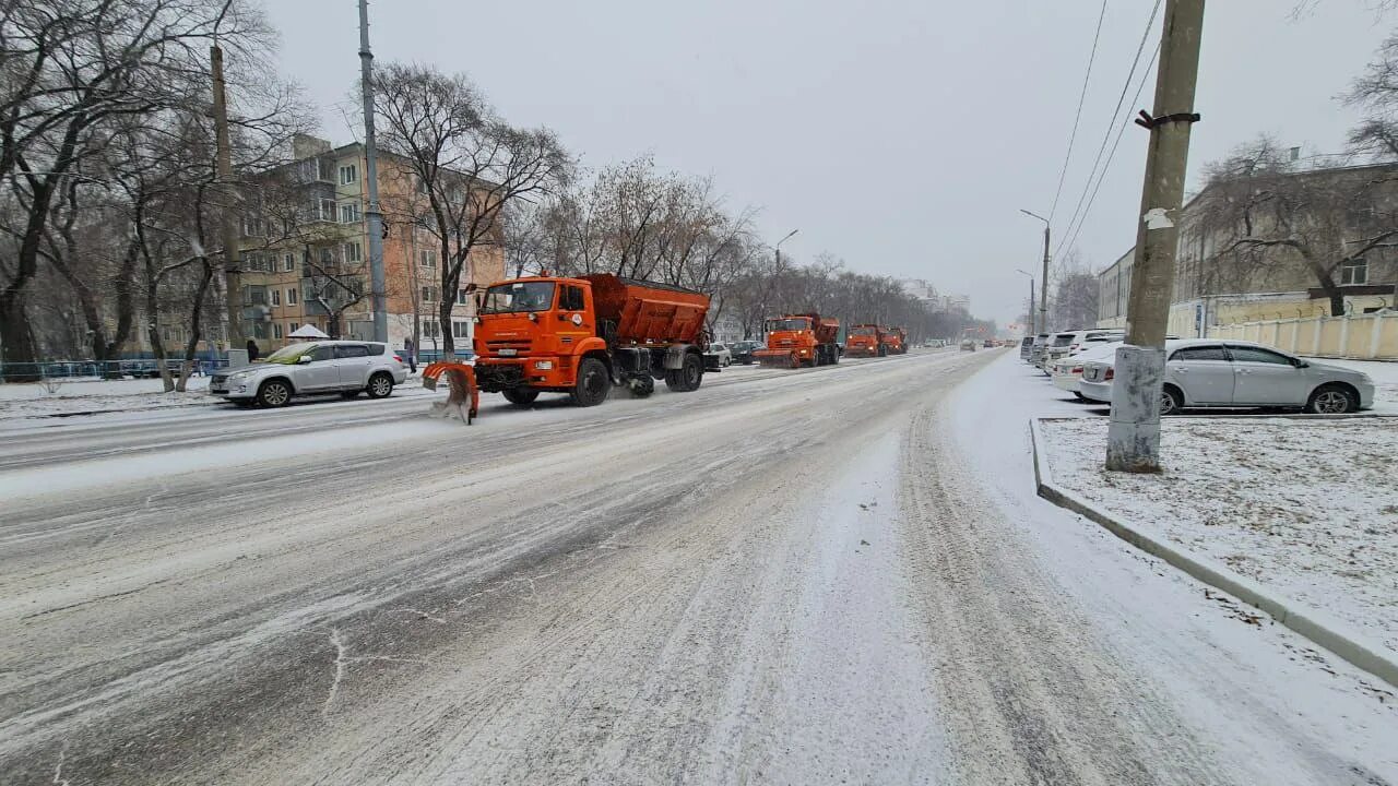 Погода на 10 дней в белогорске амурской. Снегопад на дороге. Наледь на дороге. Снег в Благовещенске. Гололедица на дорогах.