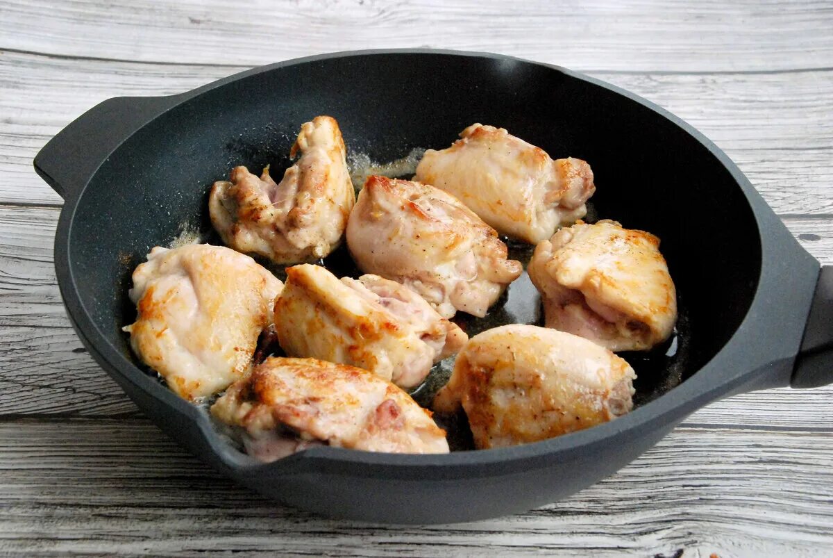 Курочка по зернышку прикол. Курица опять курица. Курица по фламандски. Муж: опять курица, у меня перья вырастут. Пакетница петух.