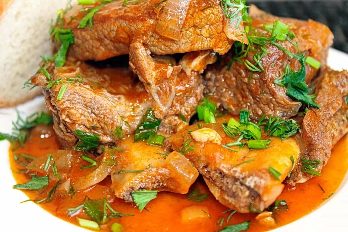 томленое ребро говядины. как потушить говяжьи ребрышки. как потушить говяжьи ребрышки. томленые говяжьи ребра. ребра тушеные.