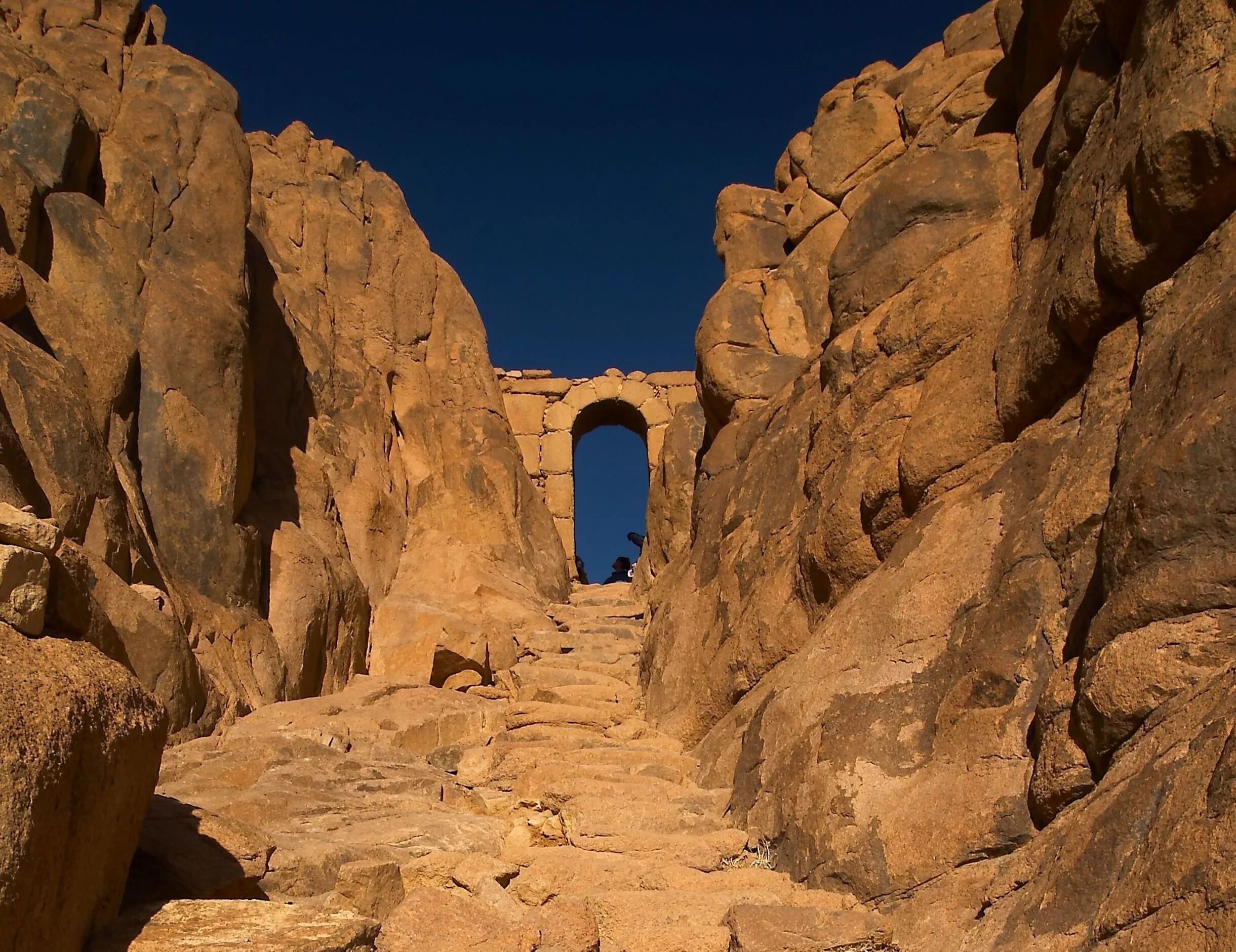 Синай египет. Гора синай (синайский полуостров). Гора синай гора моисея. Гора синай монастырь святой екатерины. Гора синай (синайский полуостров).