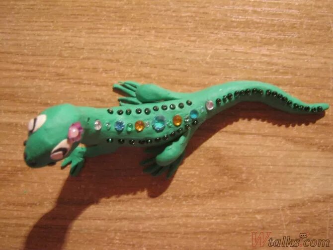 Ящерица из пластилина. Ящерица из полимерной глины. Как слепить ящерицу. Ящерка из пластилина. Ящерица из пластилина.