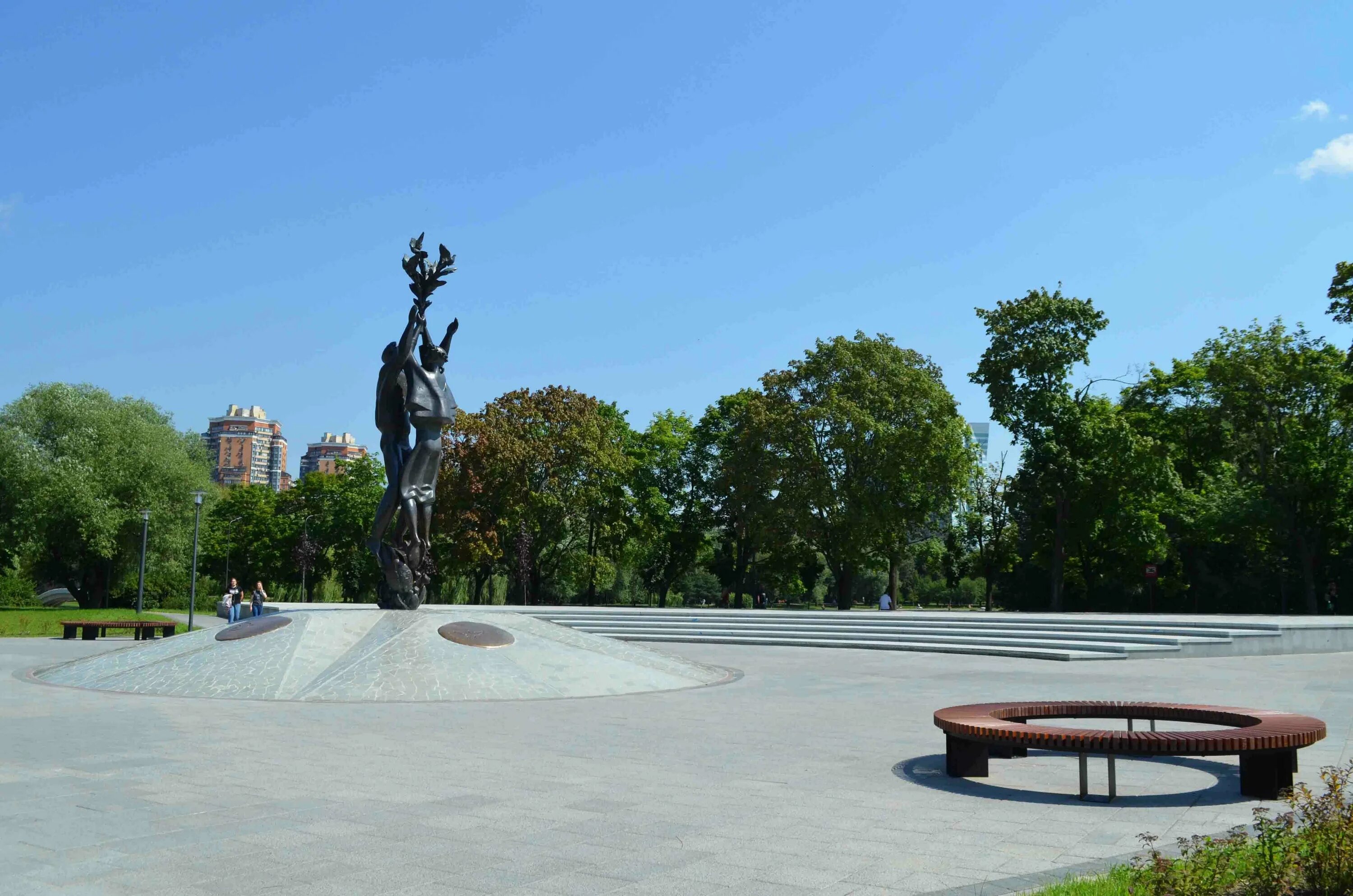 Дружим москва. Дружим москва. Фонтан 15 республик на вднх. Парк дружбы на речном вокзале. Парк дружбы левобережный район.