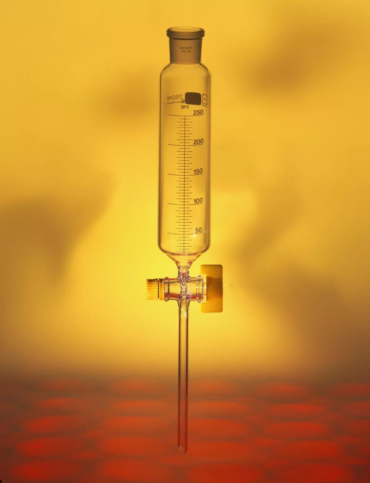 Делительная воронка используется для. Воронка делительная шарообразная 1000 мл. Делительная воронка способ разделения смесей. Длительная воронка это в химии. Делительная воронка 100 мл.
