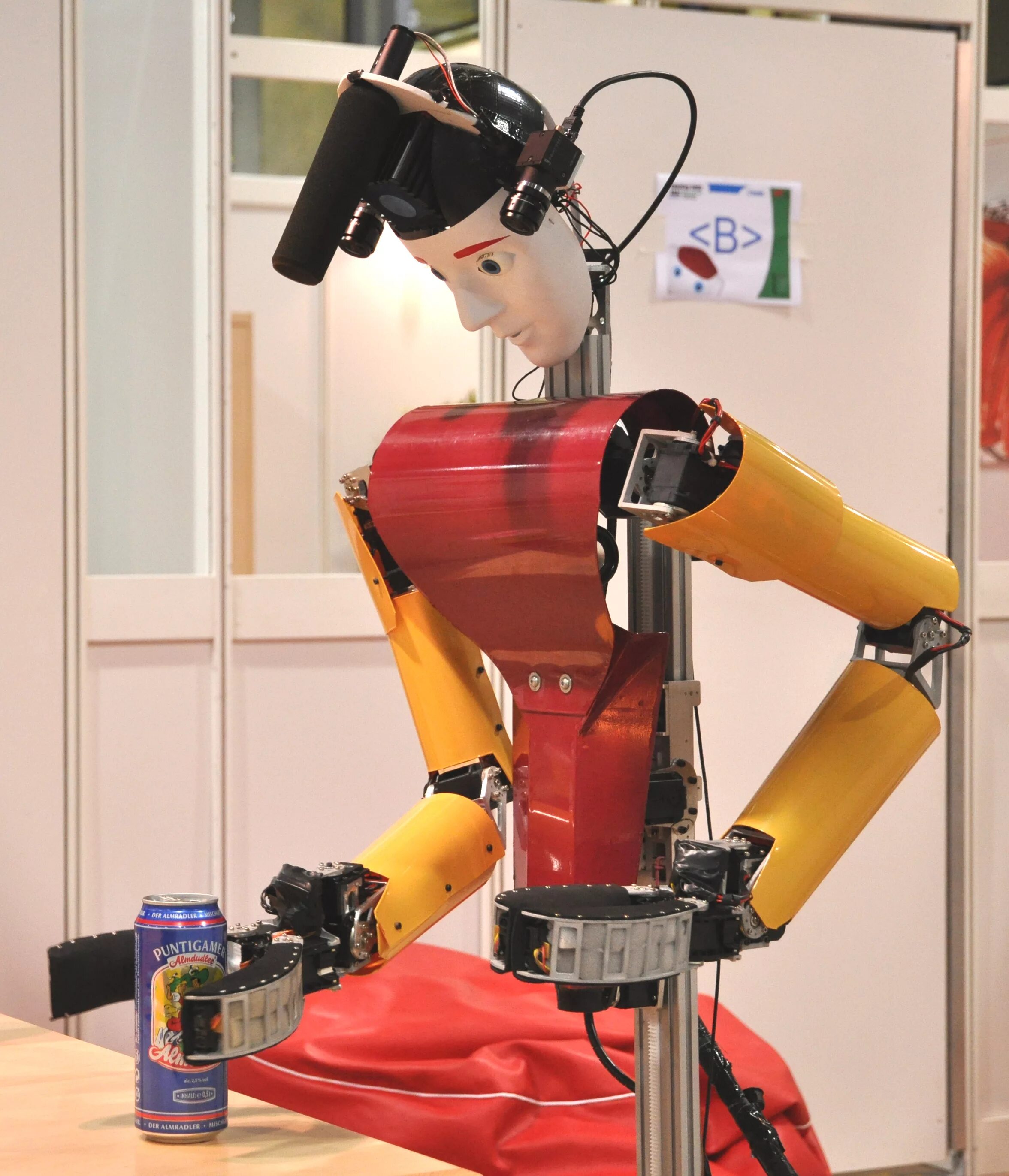 Робот. Видеоролики про роботов. Робот на роликах. Облачная робототехника. Покажи видео про роботов