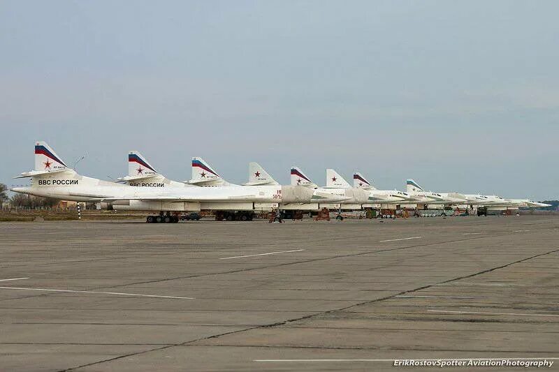 Ту 160м сколько. Ту-160 белый лебедь. Белый лебедь самолет ту 160. Белый лебедь ту-160 авиабаза.