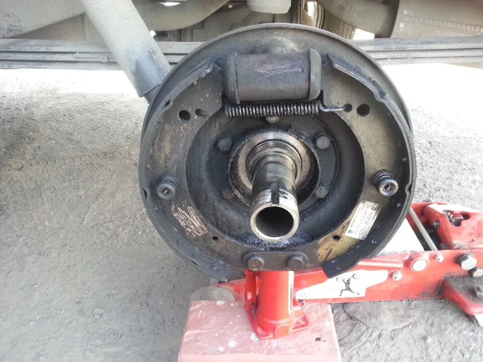 Подшипник полуоси соболь 4х4. Сальник ступицы уаз хантер. Сальник чулка моста уаз 469. Сальник 265000 задней ступицы. Замена сальника ступицы.