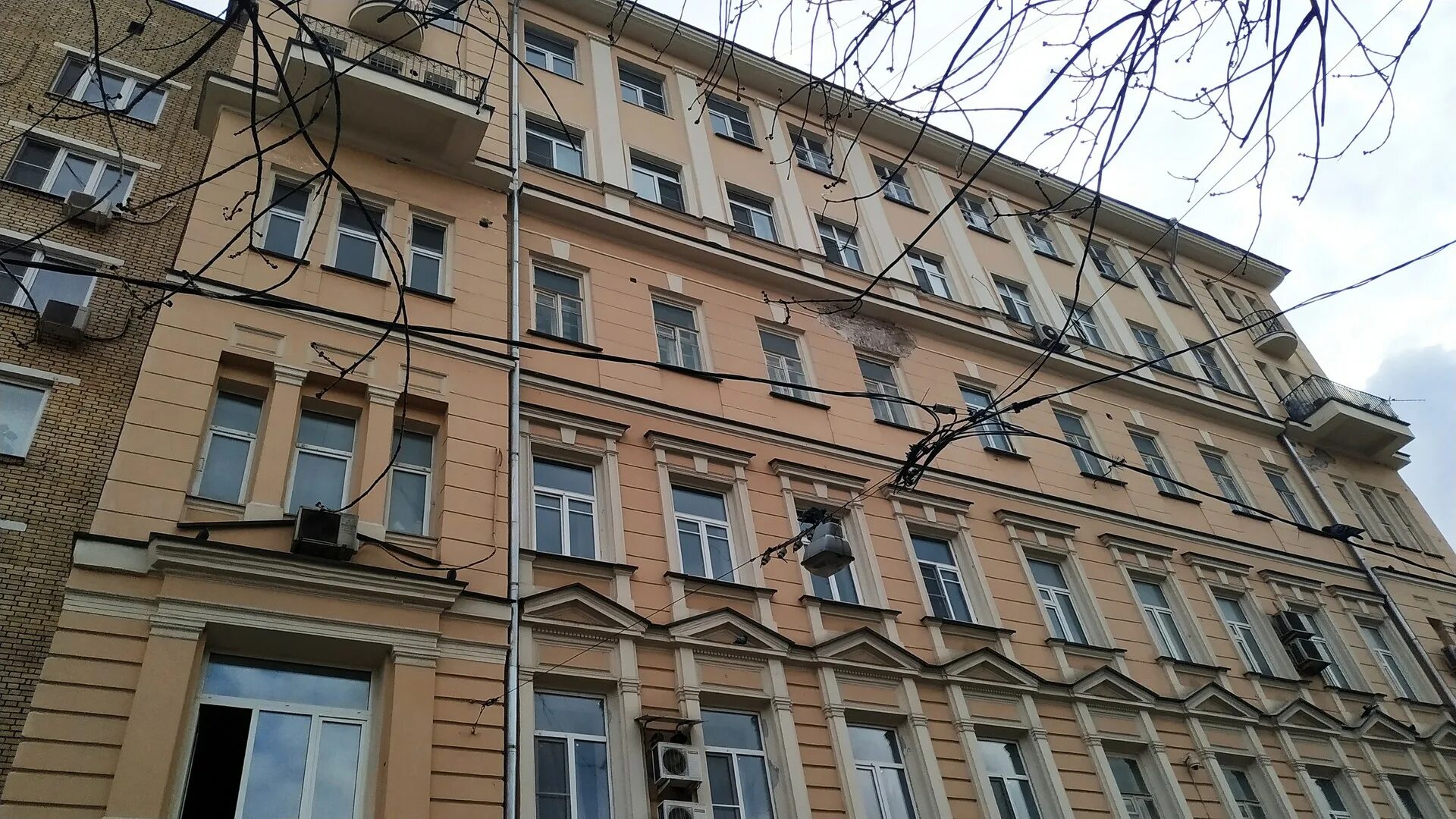 Средний каретный переулок, 4 (в арке). Средний каретный пер. Цветной бульвар, средний каретный переулок, 4. Цветной бульвар, средний каретный переулок, 4. Дом средний каретный переулок дом 7.
