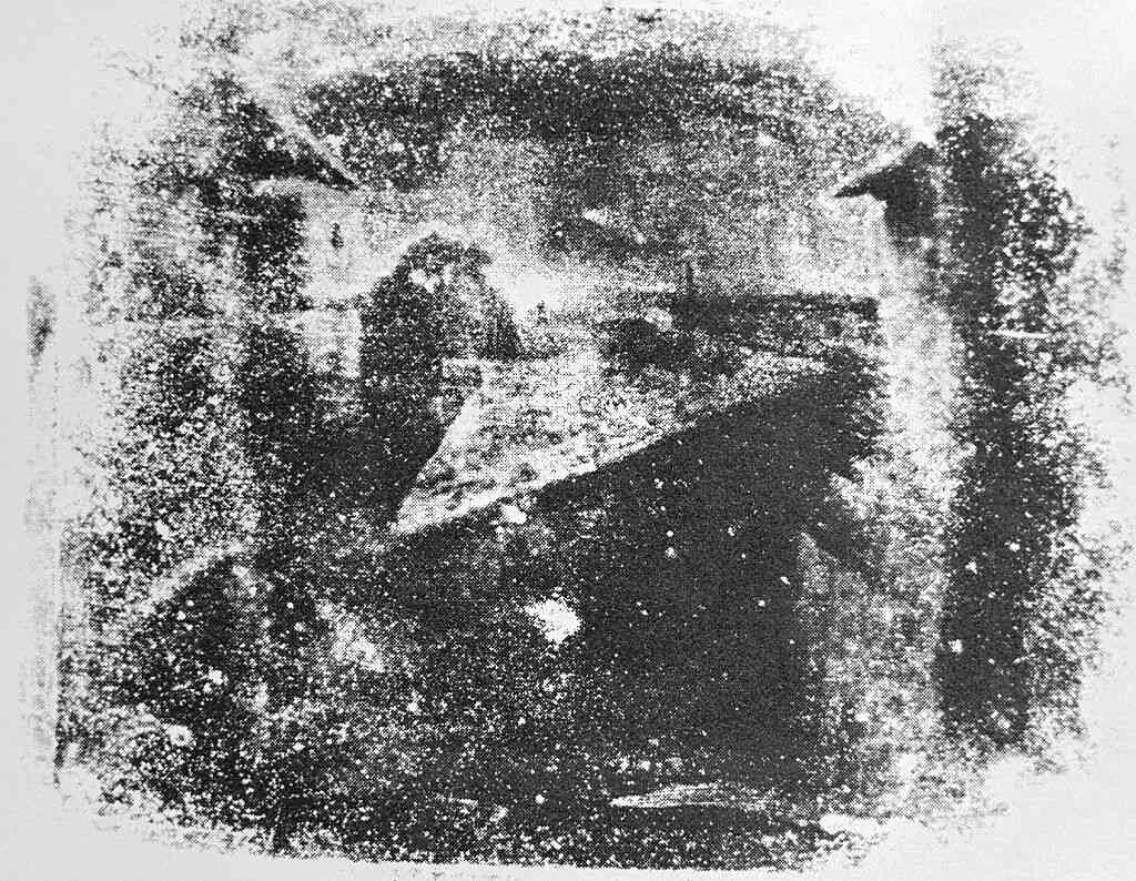 Первый снимок. Первая фотография в мире, «вид из окна», 1826. Первая фотография 1826. «Вид из окна», 1826 г. Жозеф Нисефор Ньепс. Joseph Nicephore Niepce.