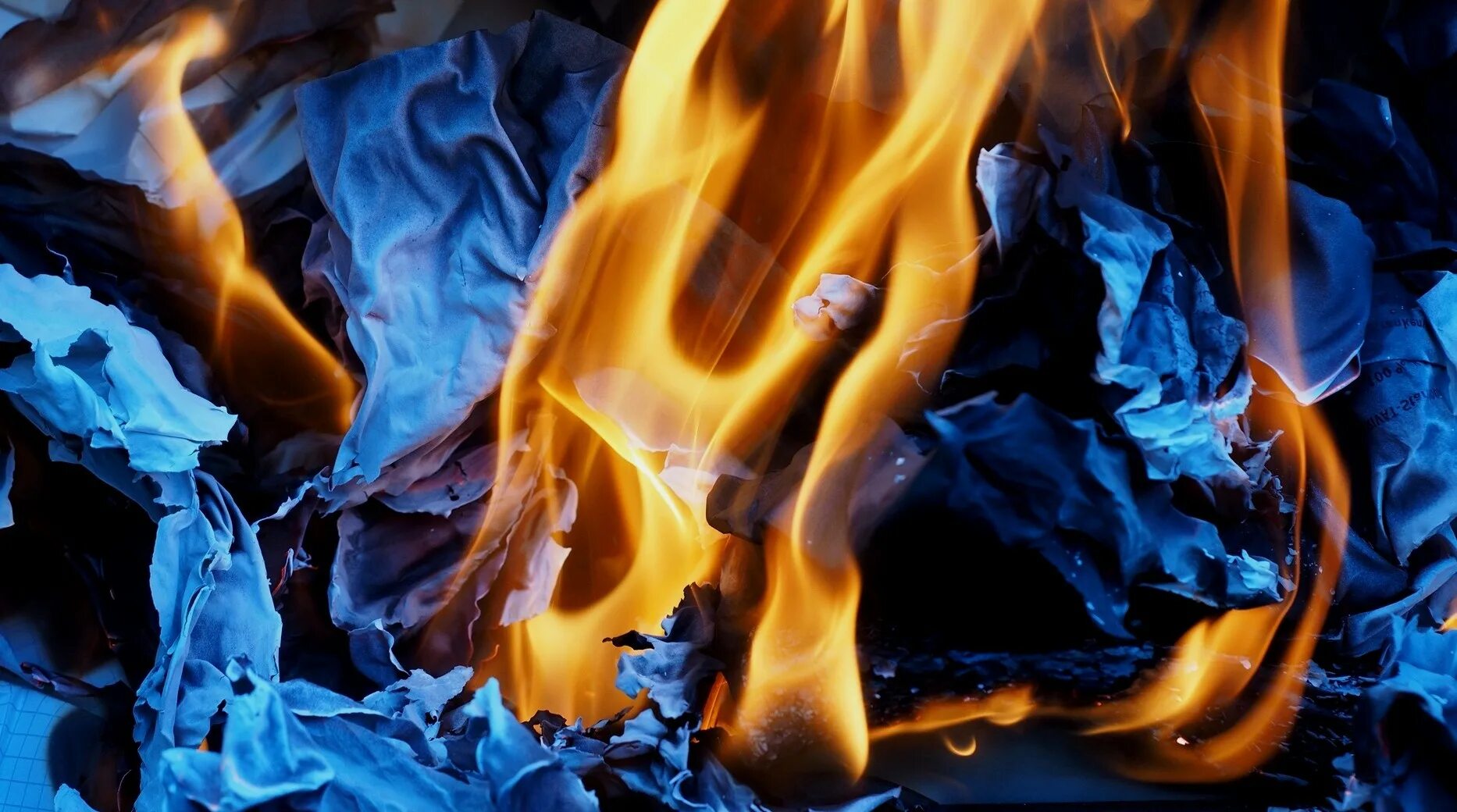 Огнем сколько будет. Самая горячая часть пламени. Опыт огонь без спичек. Температура огня. Да гори оно огнем.