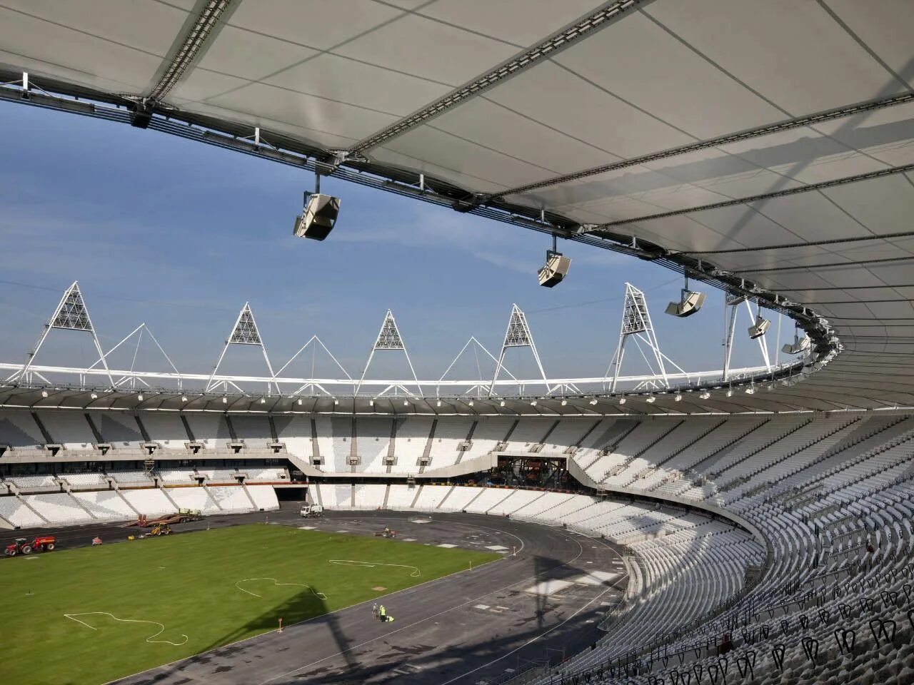 Stadium build. Стадион Олимпик лондонской. Олимпийский стадион (Лондон) трибуны. Олимпийский стадион в Лондоне, Великобритания. Олимпийский стадион в Лондоне архитектура.