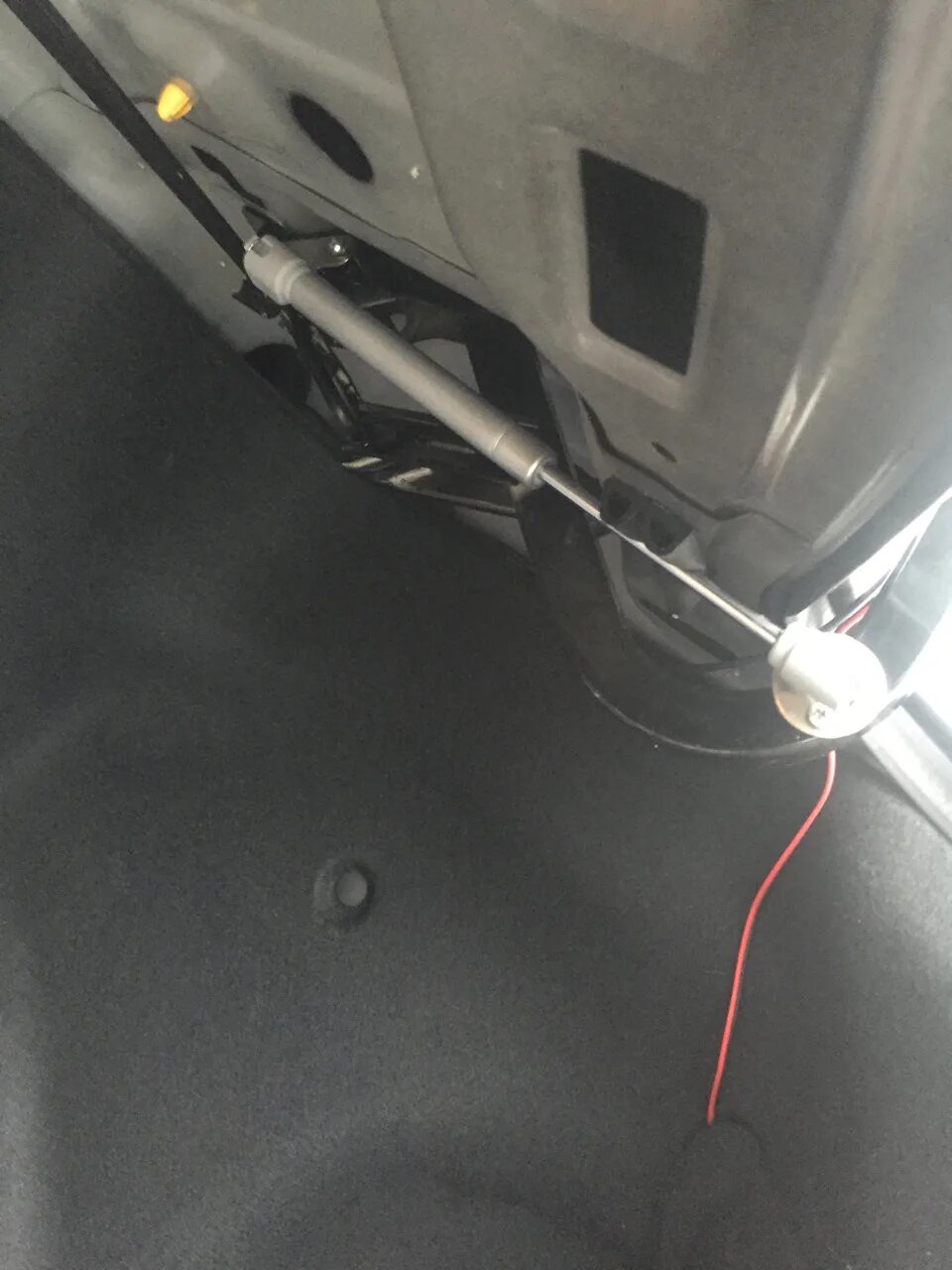 Замок багажника солярис седан. Обшивка крышки багажника солярис 2020. Solaris 2 полное открытие багажника. Солярис хэтчбек открывание багажника. Авто открывание багажника hyundai solaris 2.