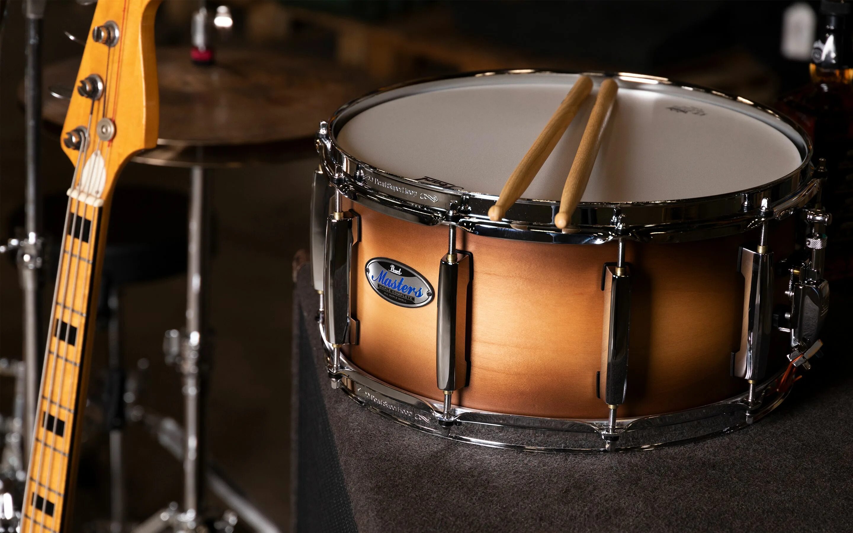 Барабаны Pearl Masters. Pearl Maple Drums. Гитара и барабаны. Гитарный барабан. Барабаны бас гитара