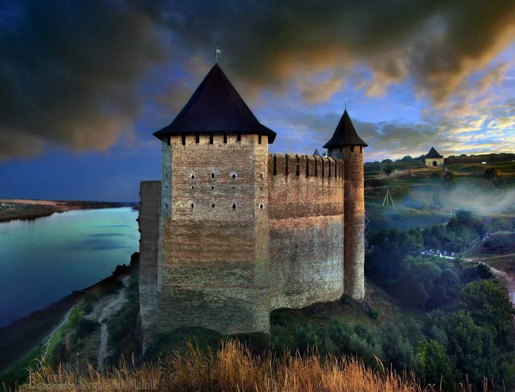 Фортеция крепость фото. Хотинская крепость украина. Фортеция кронштадт. Четырёхугольная фортеция. Укрепленный замок.