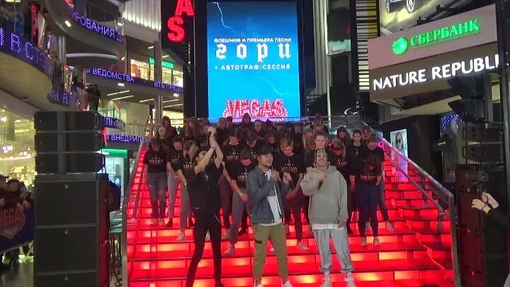 Видео из крокус сити во время. Times Square Вегас Крокус Сити. Тайм сквер Вегас Крокус. Ве6гс Крокус Сити хъол тайм с квер. ТЦ Вегас Таймс сквер.