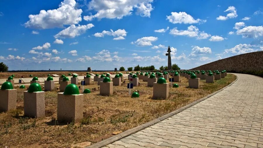 Немецкое кладбище в волгограде россошки фото Мемориальные кубы (Волгоградская область, Немецкое кладбище)