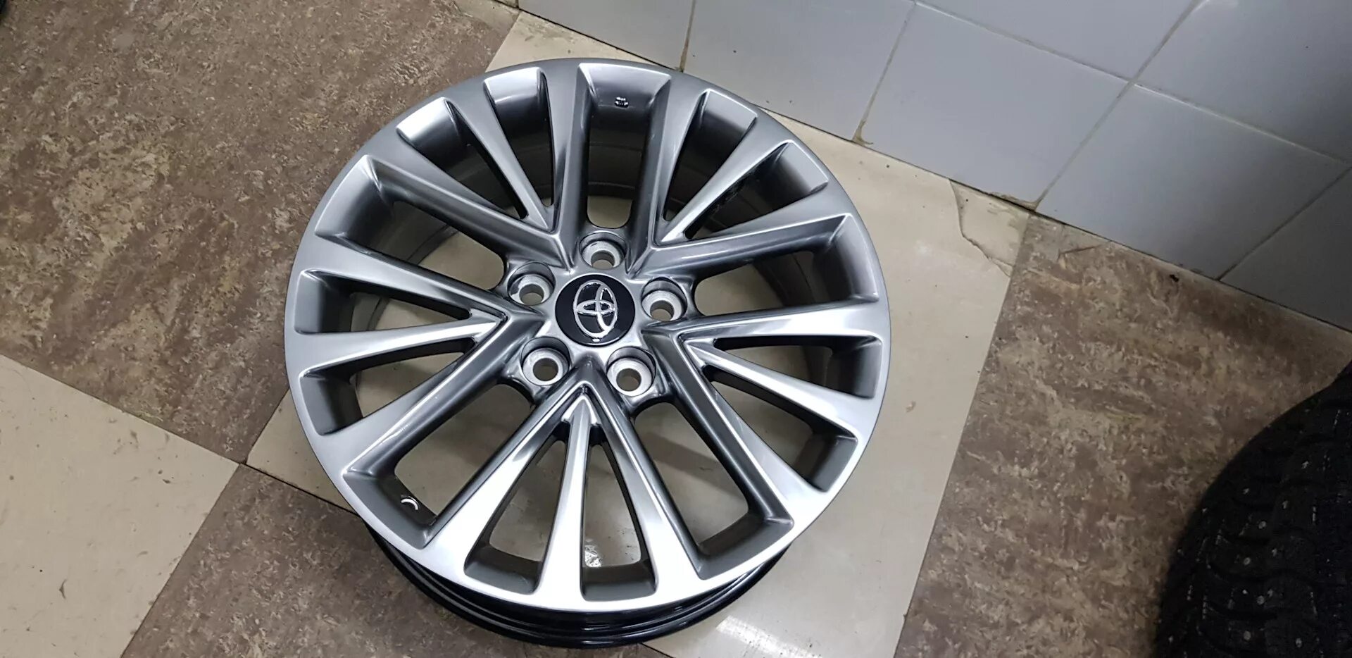 Тойота камри 70 колеса r17. Диски тойота камри оригинал r17. Диски тойота камри v55 r17. Диски toyota camry r16. Диски rw r16 для камри.