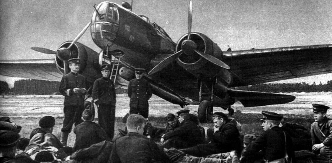Дб 3ф бомбардировщик 1941 год. Самолет ил 4 бомбардировщик. 8 августа 1941 бомбардировка берлина. Бомбардировка берлина ил-4. Ил 2 1942.