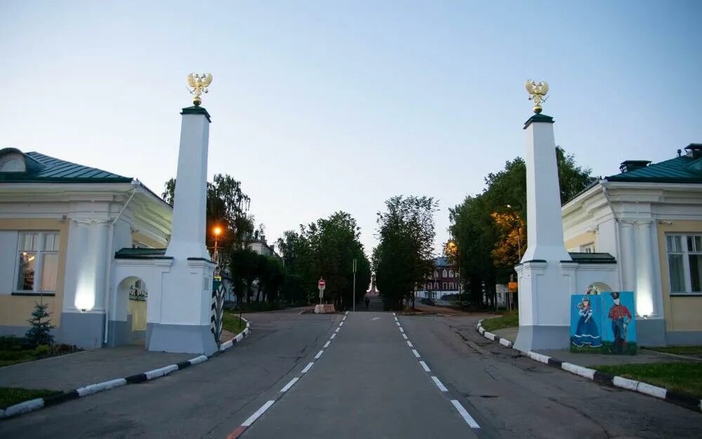 Московская застава Кострома. Обелиск Московской заставы Кострома. Набережная Кострома Московская застава. Обелиск Московская застава Кострома фото
