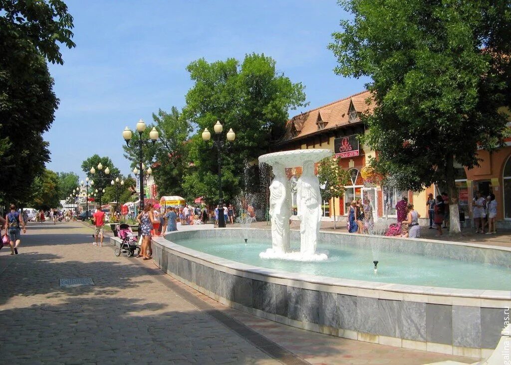 Сайты г ейска. Город Ейск Краснодарский край. Курортный городок Ейск. Достопримечательности Ейска Краснодарский край. Ейск+Краснодарский+край+ фонтан.