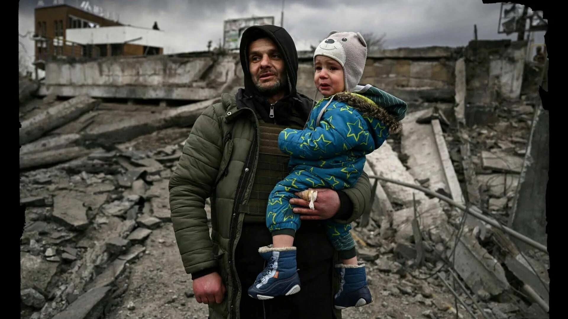 Мирные жители дети. Беженцы из Украины в Россию.
