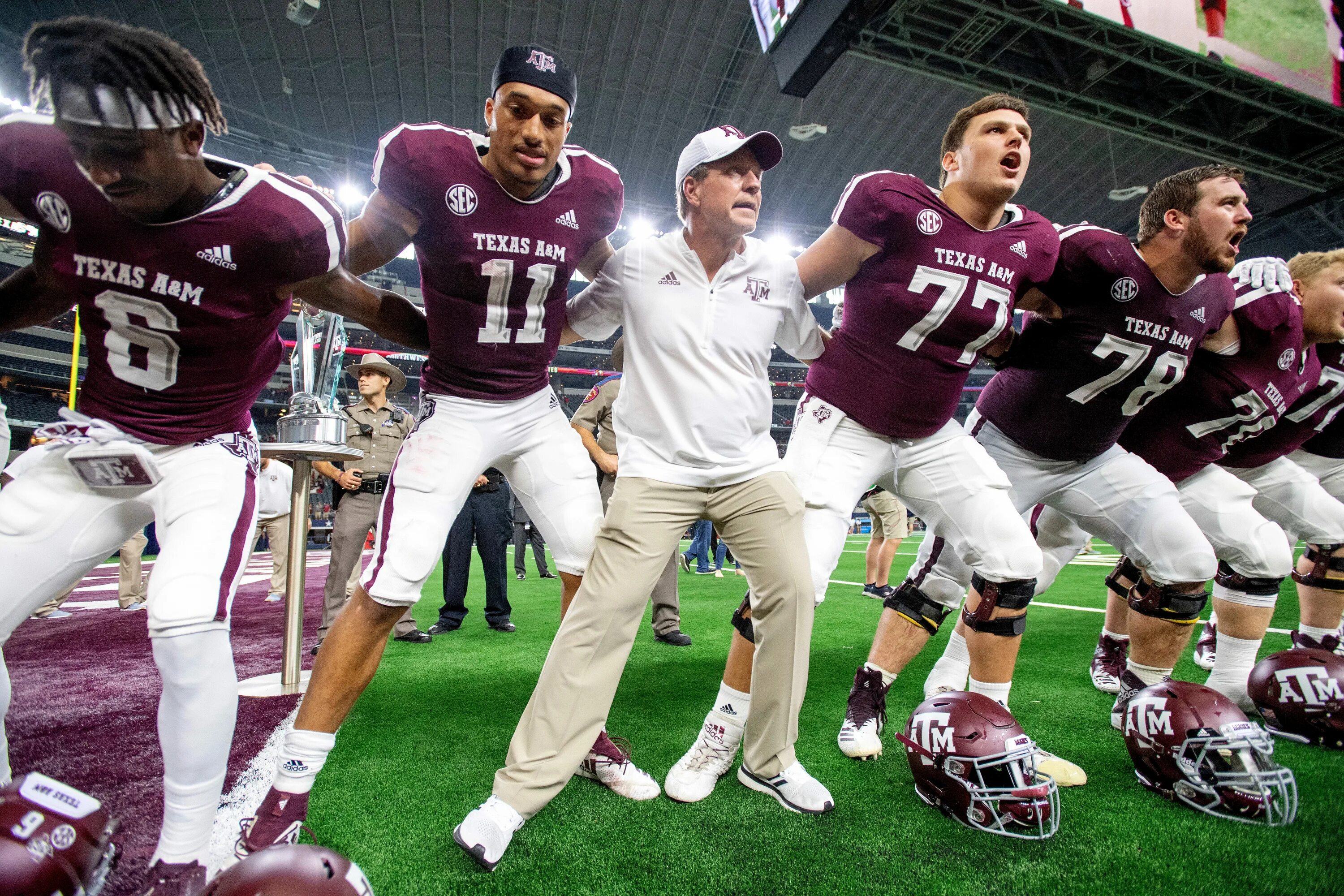 Команда Луисвилл NCAA. М Football. Texas a&m Football.