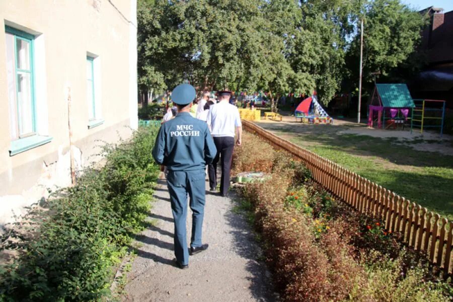 военкомат еманжелинск. кирзавод еманжелинск. еманжелинский кирпичный завод. митинг день шахтёра. кладбище еманжелинска.