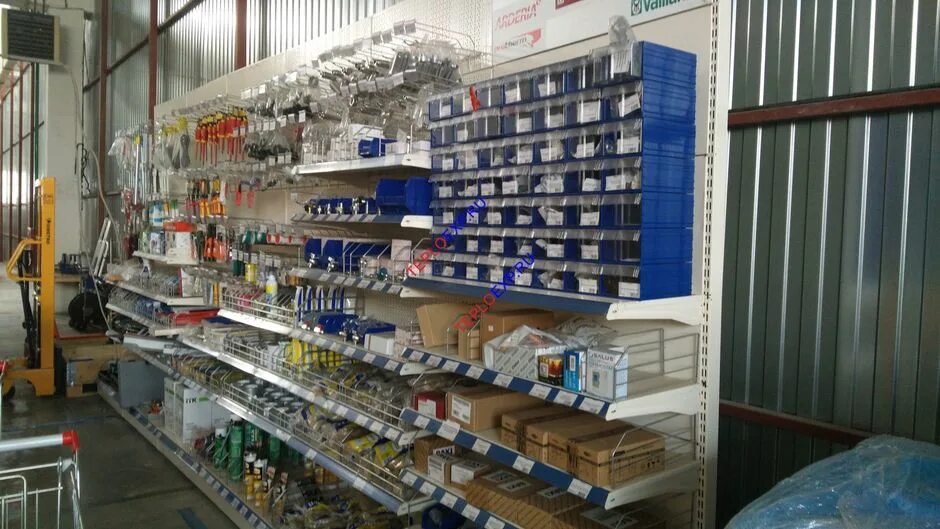 Сантехник склад. Витрина магазина сантехники. Витрина инженерной сантехники валтек. Сантехник склад. Хранение сантехники на складе.