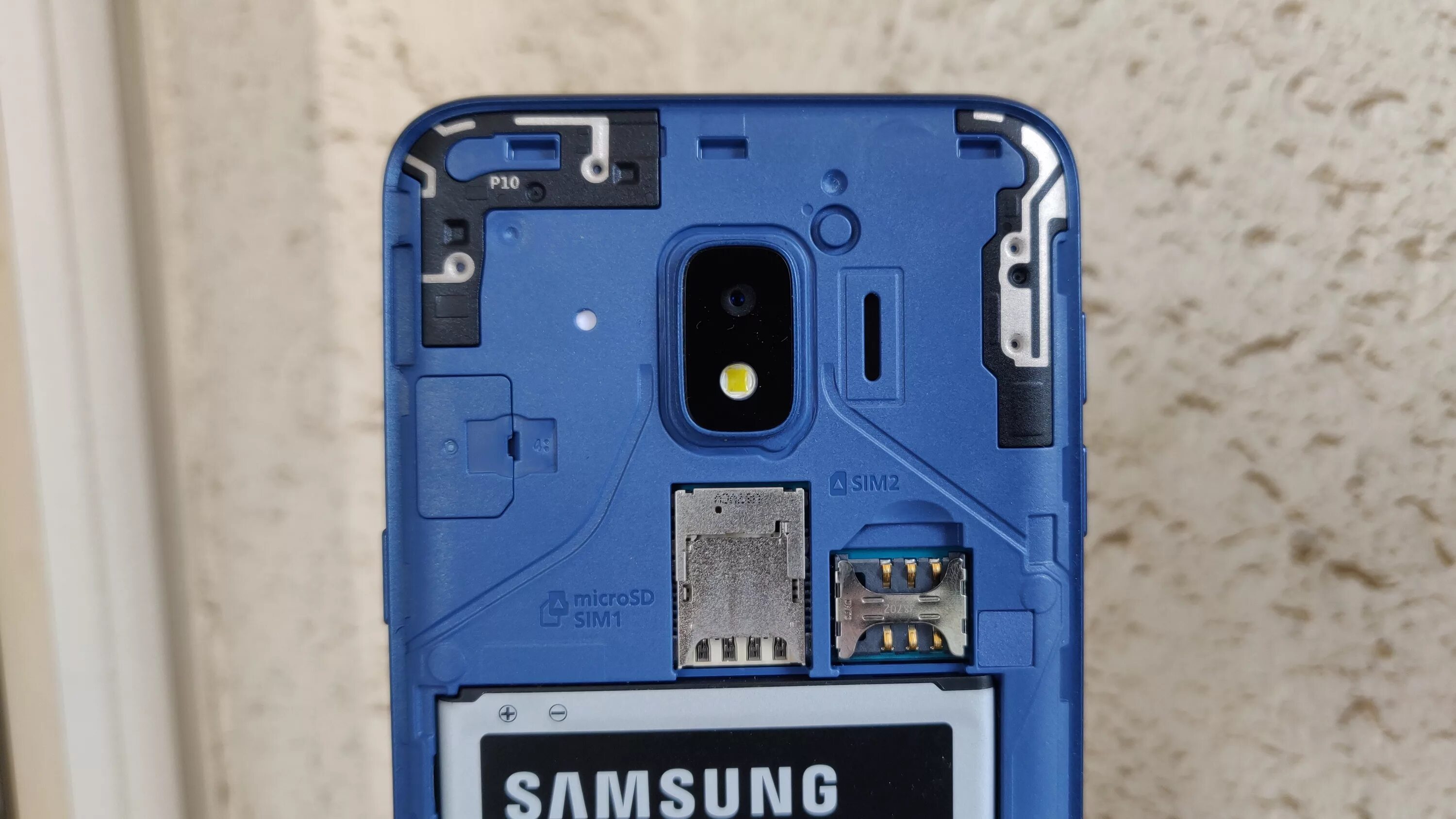 Память самсунг j2. Samsung Galaxy j2 Core. Samsung Galaxy j2 Core j260f. Samsung j2 Core 8. Samsung j206f.