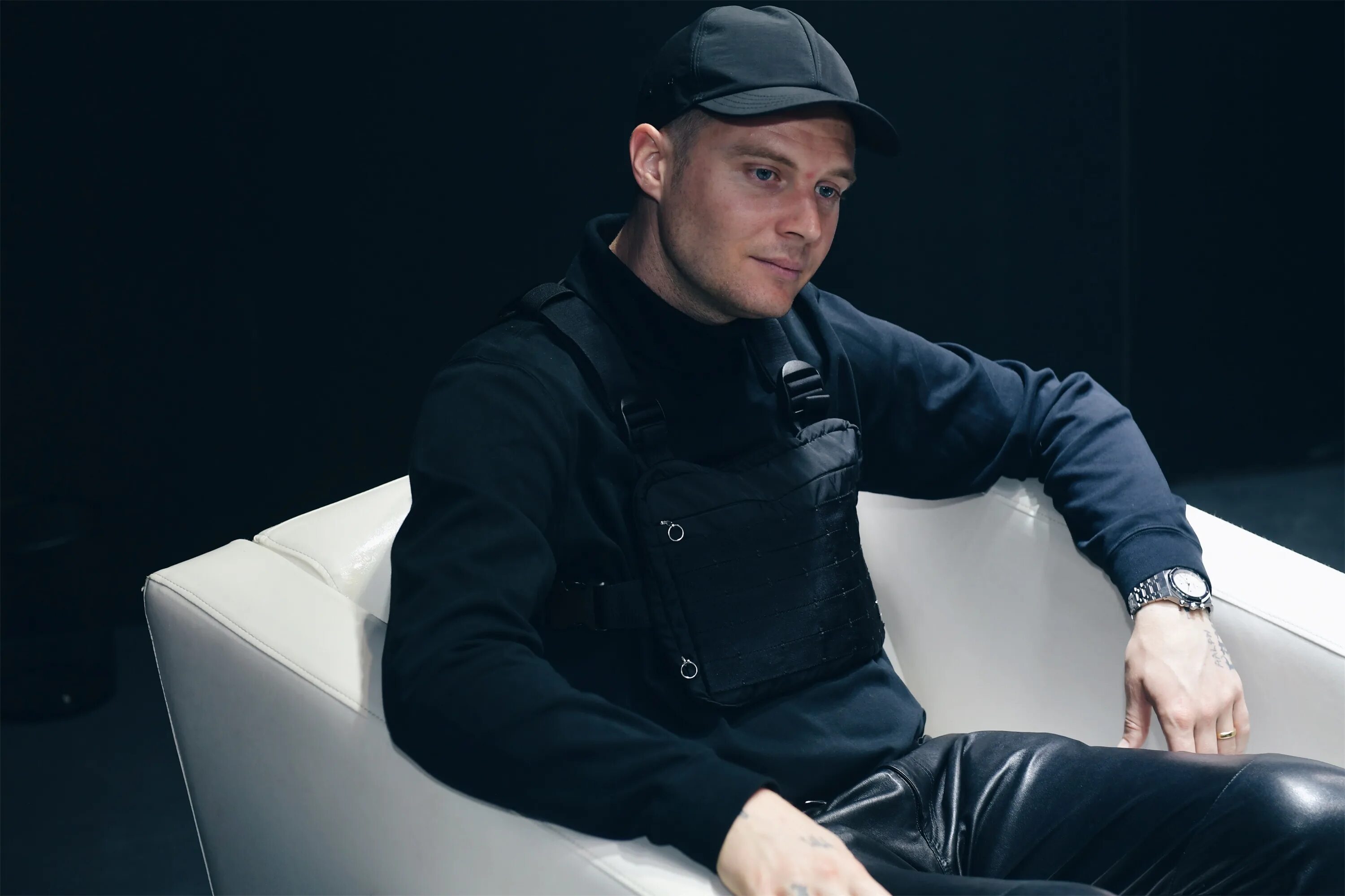 Matthew williams designer. Мэттью уильямс живанши. Alyx matthew williams. Мэттью уильямс givenchy. Matthew williams designer.