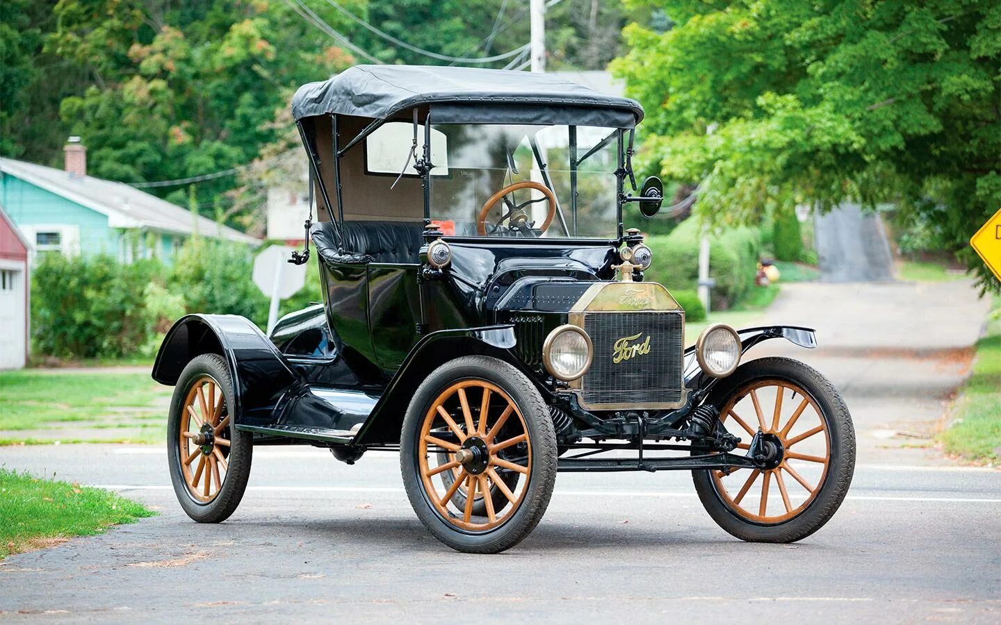 Первый автомобиль на бензине. Форд модель т 1908 Лиззи. Ford 1913.