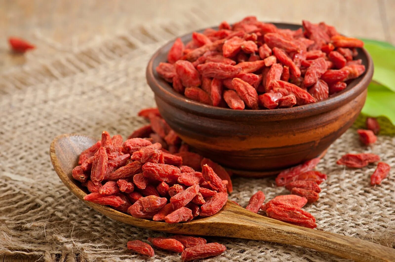 Ягоды годжи для чего они. Goji berry. годжи-барбарис. ягоды годжи дереза. ягоды годжи сушеные.