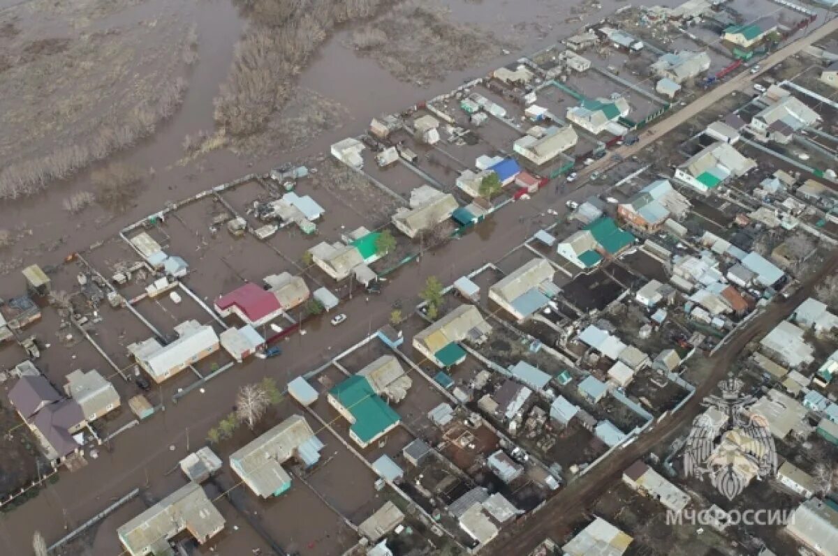 Какие районы затопило в оренбургской. П горный Оренбургский район. Паводок. Разлив Каргалки. Паводок Оренбург.