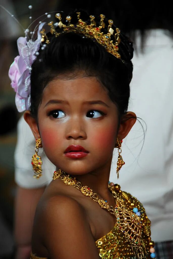 Самые красивые тайки. Тайская девочка дети. Красивые Тайцы. Красивые тайки девочки.