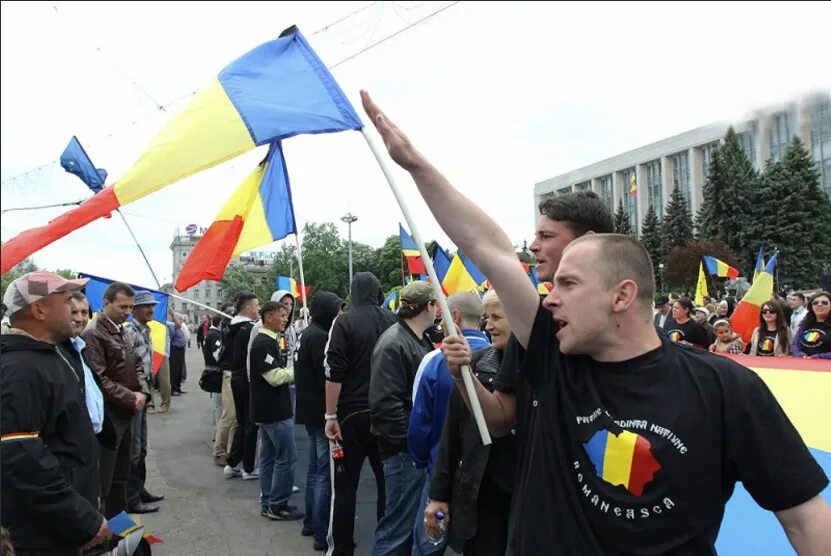 Нацизм в молдавии. Молдавские националисты. Националисты в молдавии. Памятник румынским солдатам в молдавии. Фашистская молдавия.